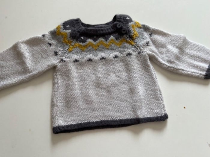 Pull 9/12 mois