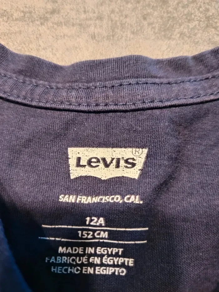 Vends tee-shirt Levi's taille 12 ans . - photo numéro 4