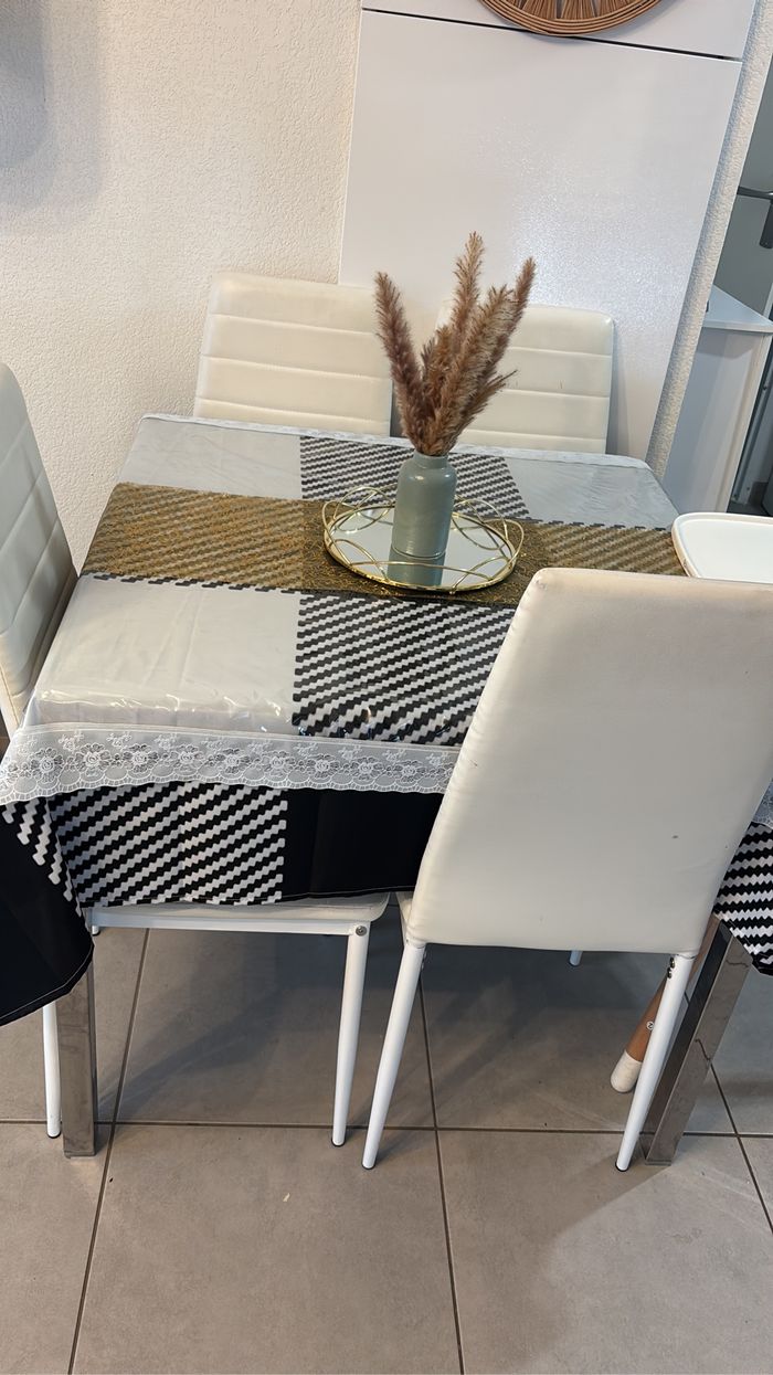 Magnifique Table à manger en verre trempé - photo numéro 4