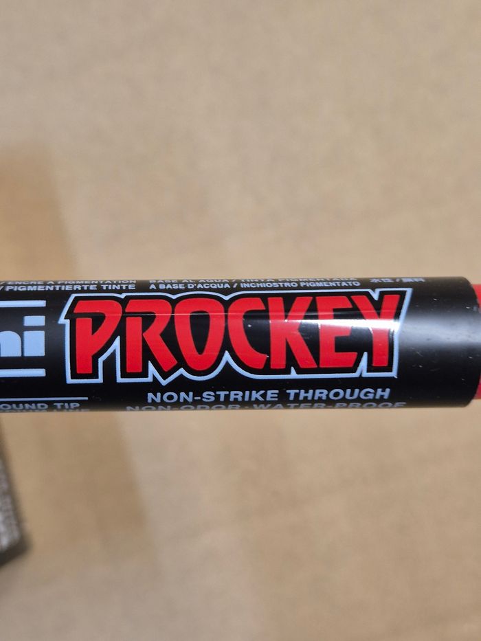 Boîte 12 marqueurs rouge Uni Prockey - photo numéro 2