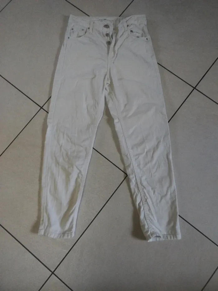 Jeans blanc Mom Stradivarius taille 34
