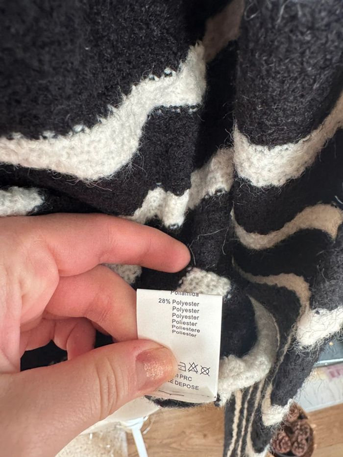 Magnifique pull en maille douce marinière noir blanc taille S col rond boutons marrrons - photo numéro 4