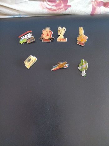 7 pin's Total, Esso, Shell, feu vert, Astérix et Obélix