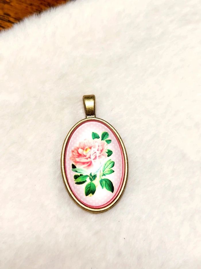 Magnifique pendentif avec cabochon rose - photo numéro 2