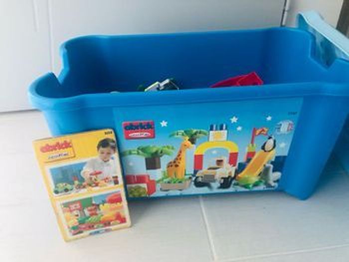 Briques DE construction maxi Abrick : coffre le zoo - Ecoiffier