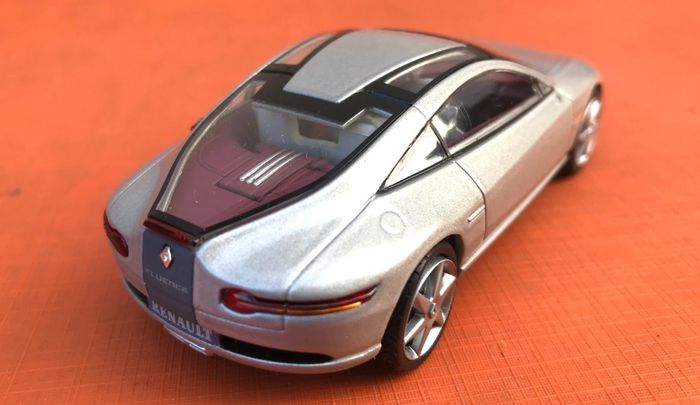 Voiture miniature Renault Fluence Norev Echelle : 1/43ème - photo numéro 3