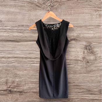Robe sans manches noir élégante moulante taille 34 XS