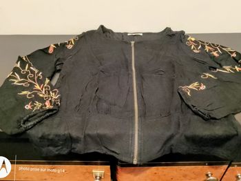 veste à broderies et zip