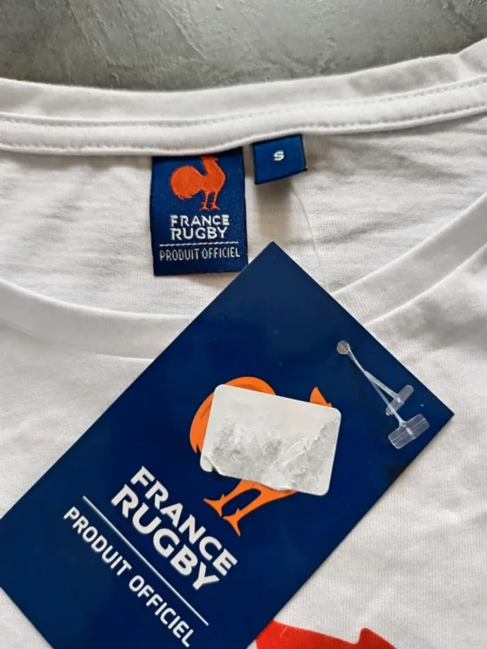 Vends tee-shirt France rugby officiel taille S neuf. - photo numéro 3