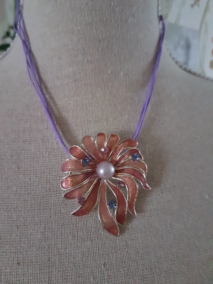 Collier fleur perle cordon violet/ lilas réglable - photo numéro 2