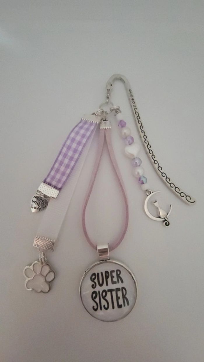 Cadeau sœur sister, bijoux de sac ou marque page " super sister"