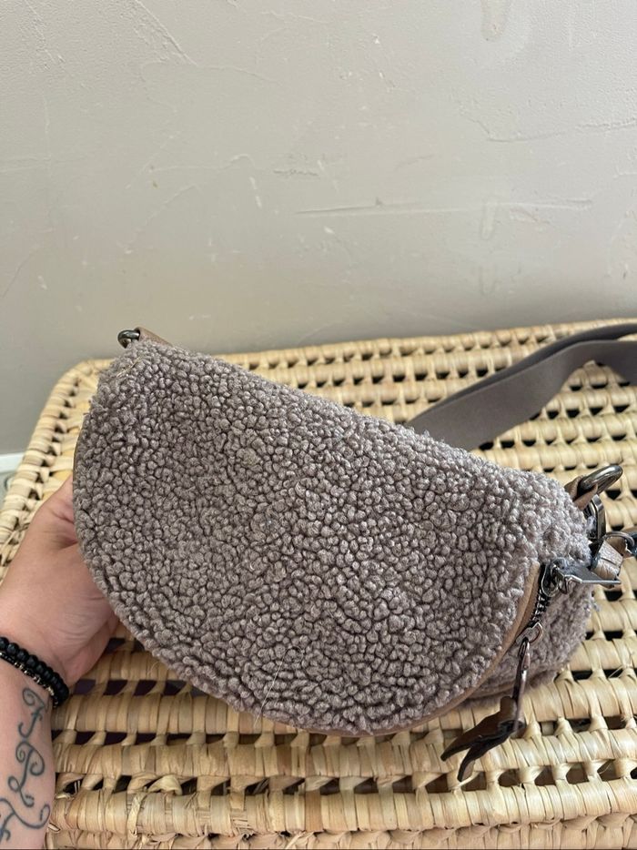Sac banane en bouclette marron - photo numéro 4