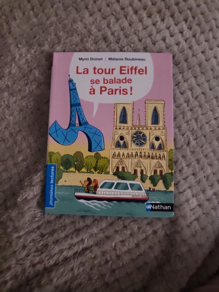 La tour eiffel se balade à Paris