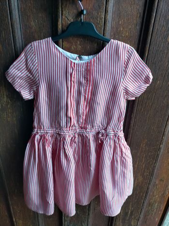 Très belle robe Burberry 6 ans 