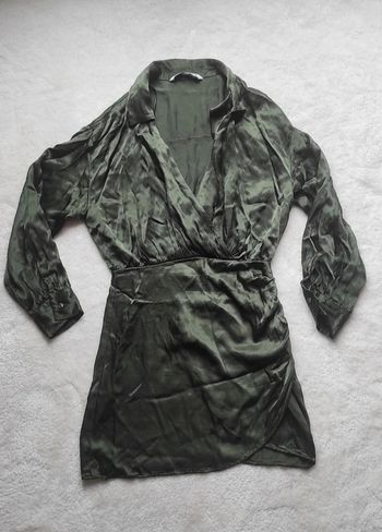 Magnifique robe satin vert émeraude Zara S