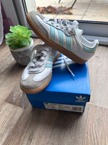 - Baskets Samba - Pointure 28 - Très bon état, éraflure visible sur les photos