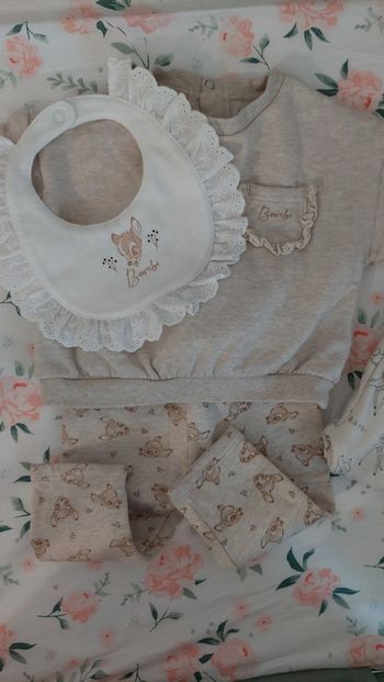Ensemble Bambi 6 mois excellent etat