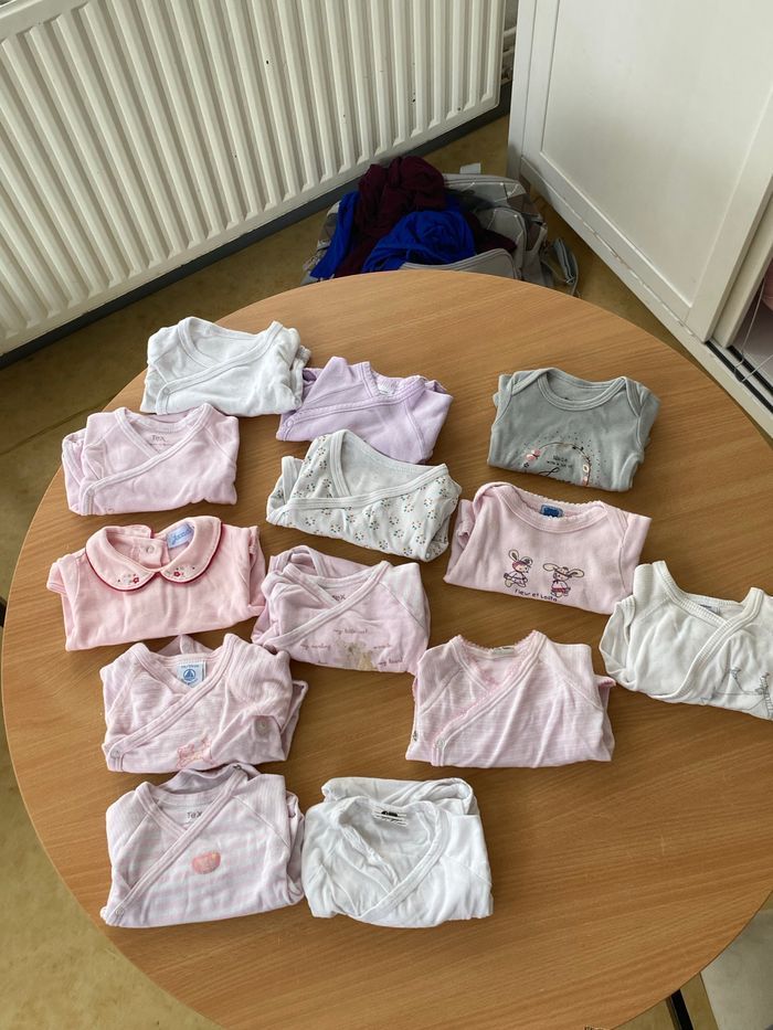 Lot de bodies tailles 1 mois - photo numéro 2