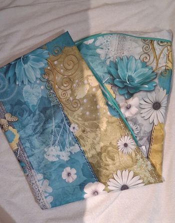 Nappe ovale anti taches fleuris