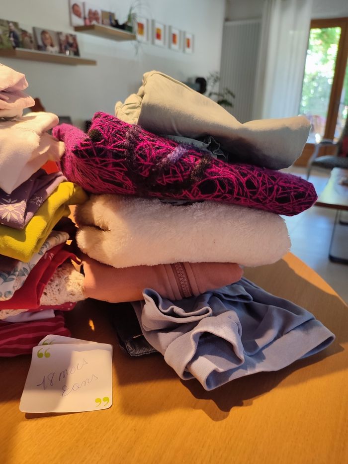 Lot de vêtements fille 18 mois à  2 ans propres, repassés et pliés - photo numéro 6