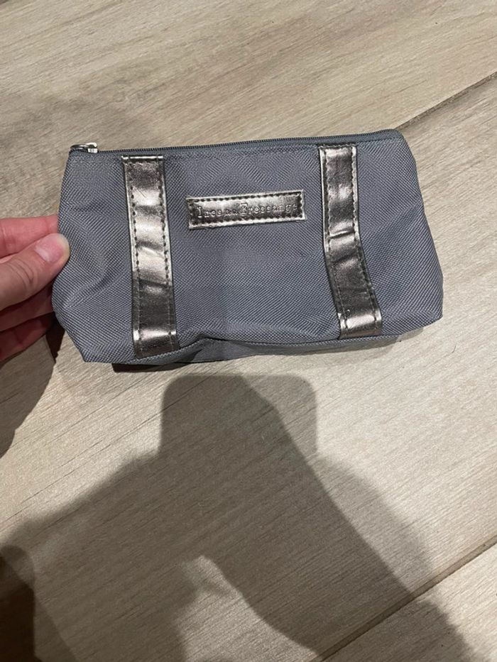 Pochette grise Ines de la fressange