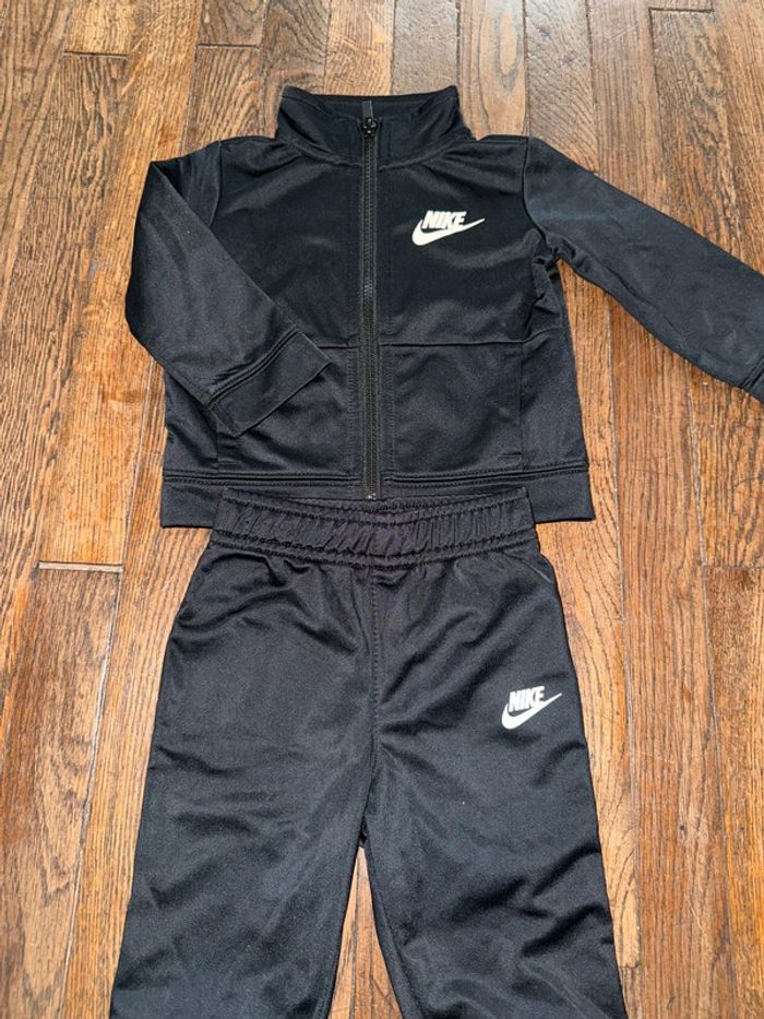 Ensemble Nike 9 mois Jamais porté - photo numéro 2