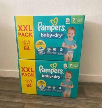 2 cartons de couches pampers XXL de 168 couches neuves. Taille 7