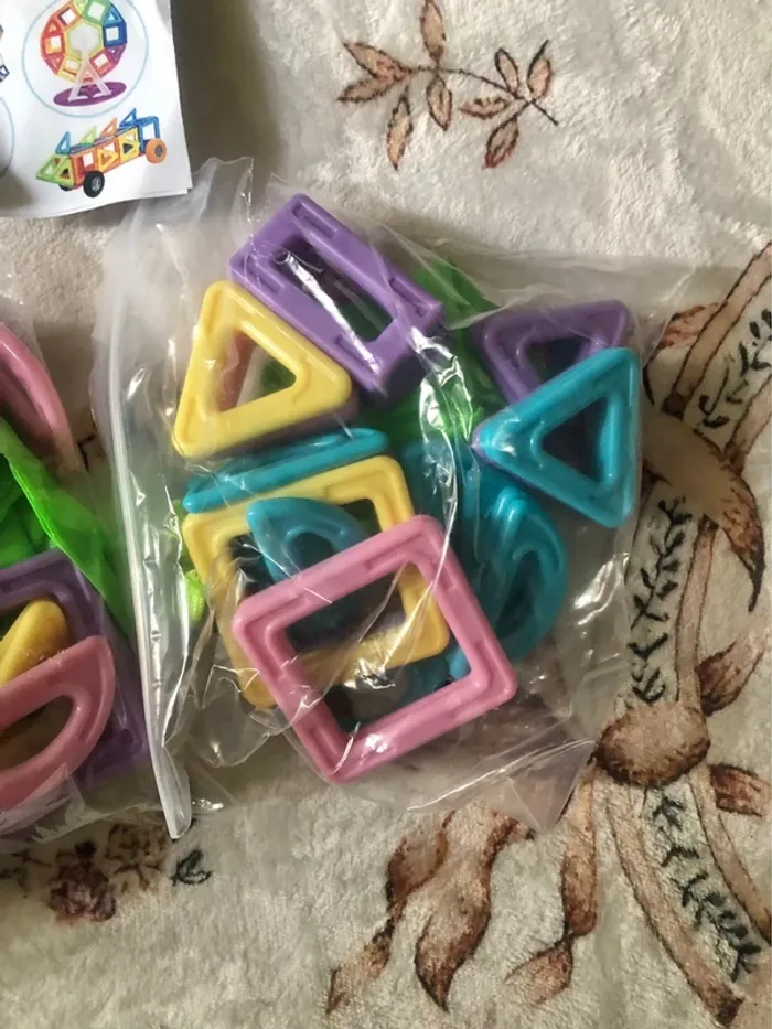 Activité enfant : Jouet en aimant pour faire des formes - photo numéro 4