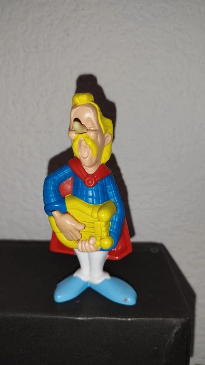 Ancienne Figurine musicale Asterix Assurancetourix le barde figure vintage