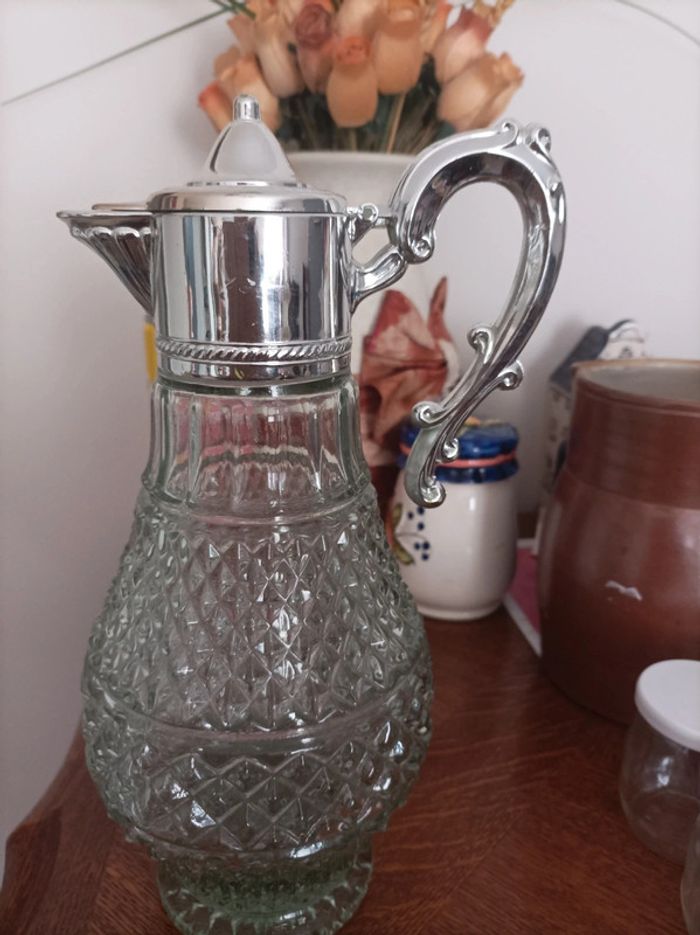 carafe/aiguière/pichet