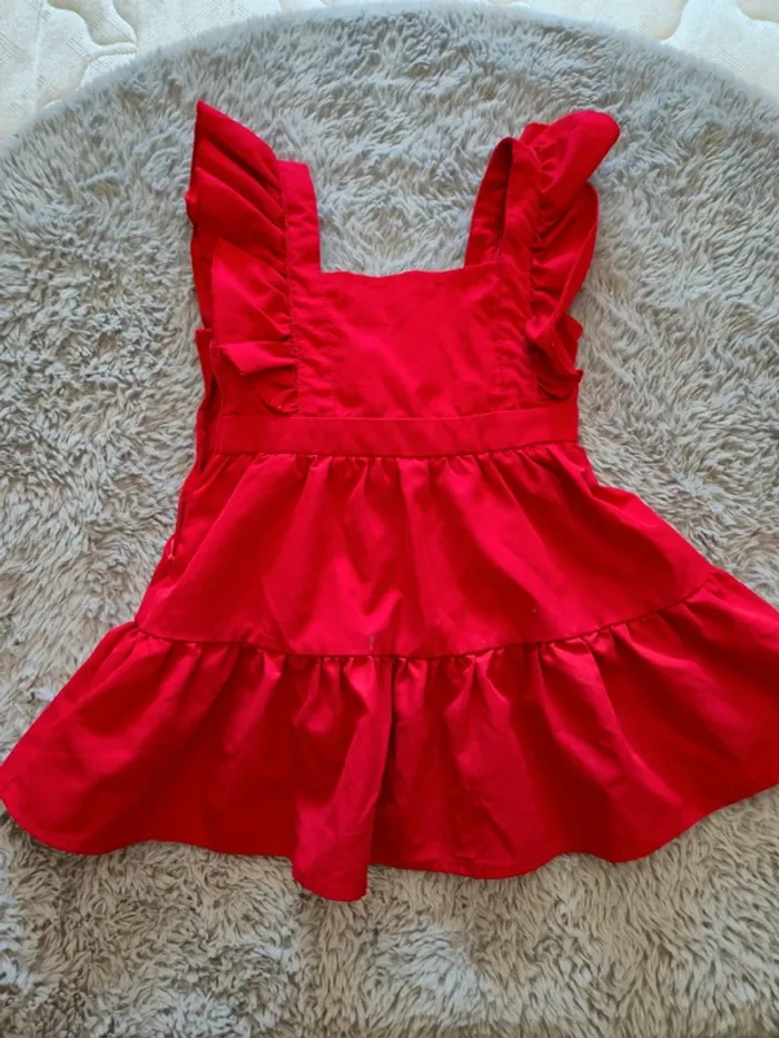 Robe rouge fille en excellent état, taille 3/4 ans. - photo numéro 2