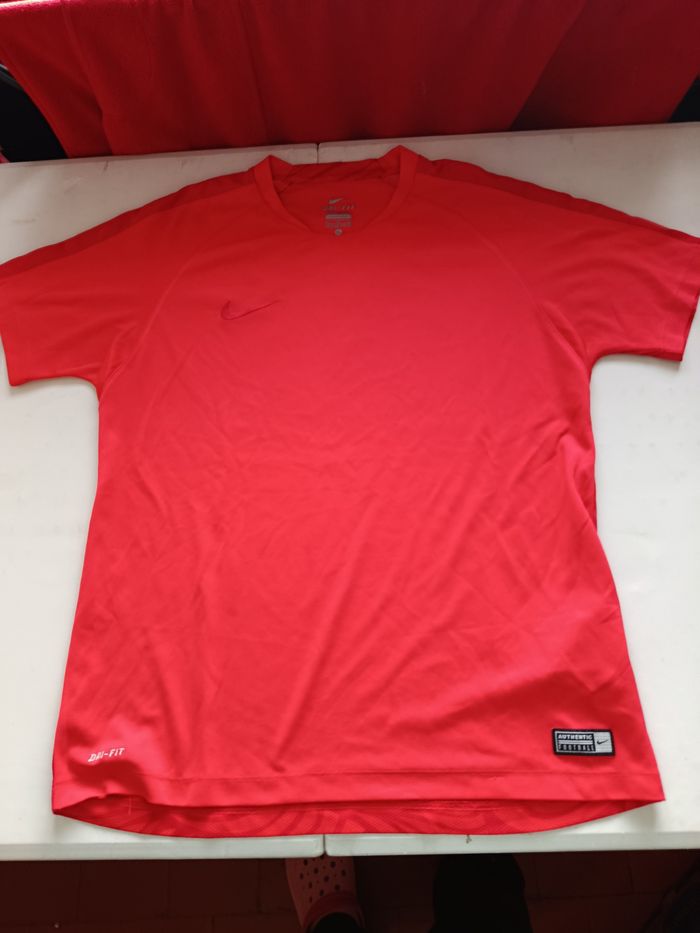tee shirt nike