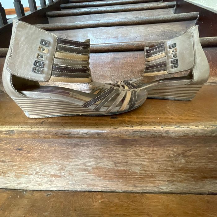 Bus pieds talons compensés - photo numéro 4