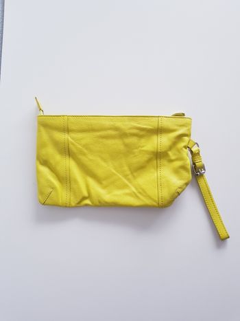 United Colors of Benetton - Pochette en cuir, fermeture zippée - Jaune - Neuve !
