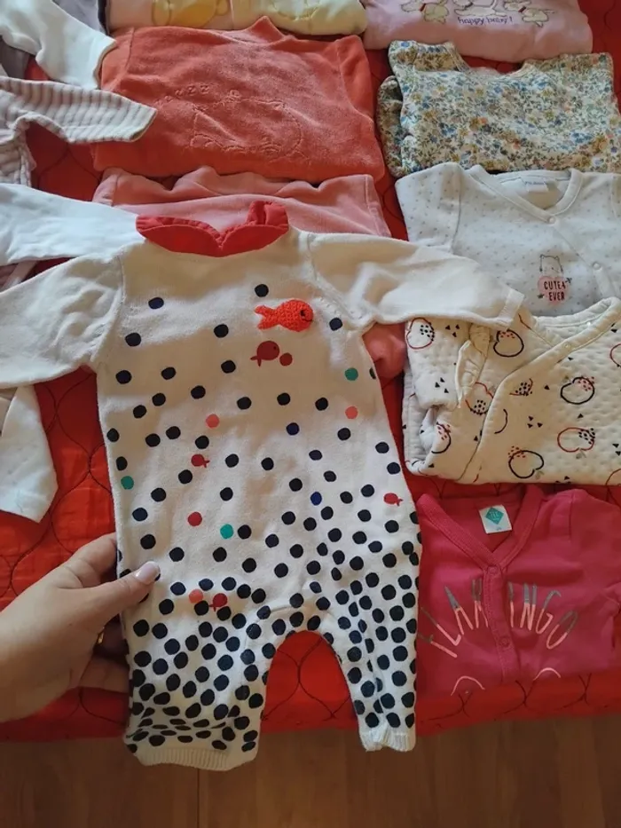 Caisses de vêtements fille 1mois - photo numéro 18