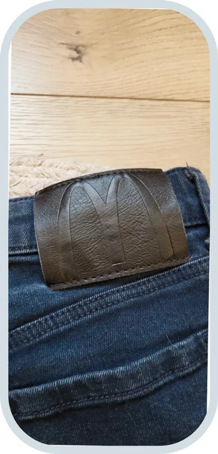 Jean slim bleu foncé McDonald's – Taille 36 – Bon état
- Femme - photo numéro 8