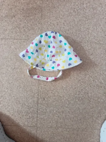 Chapeau d'été avec des cœur 44cm