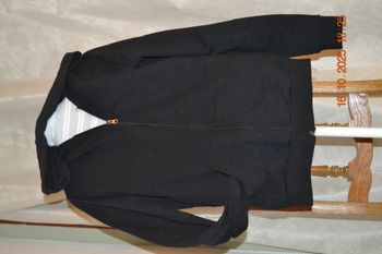 Gilet noir à capuche, taille M