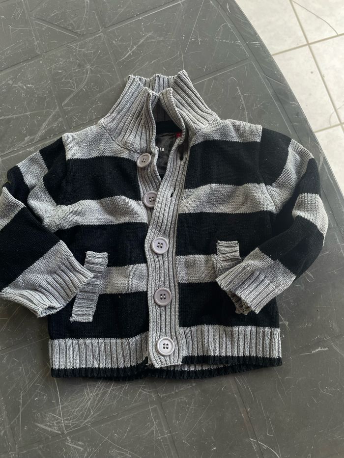 Vend 2 pull et 2 Gillet 9M