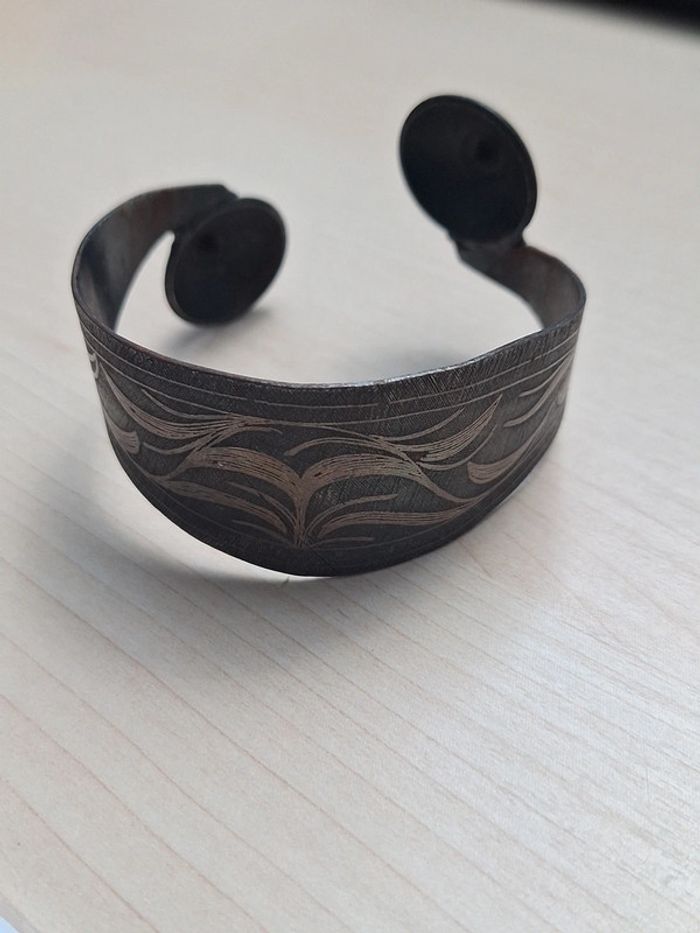 💎 Élégant bracelet en bois sculpté 💎