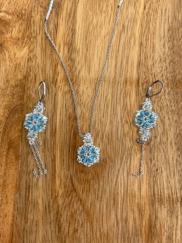 Parure bijoux perles