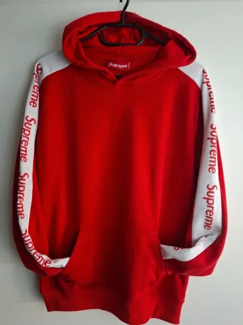 Sweat à capuche Supreme rouge – Taille L – Made in Canada