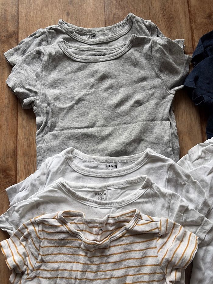 Lot 9 t shirt 2-3 ans kiabi - photo numéro 3