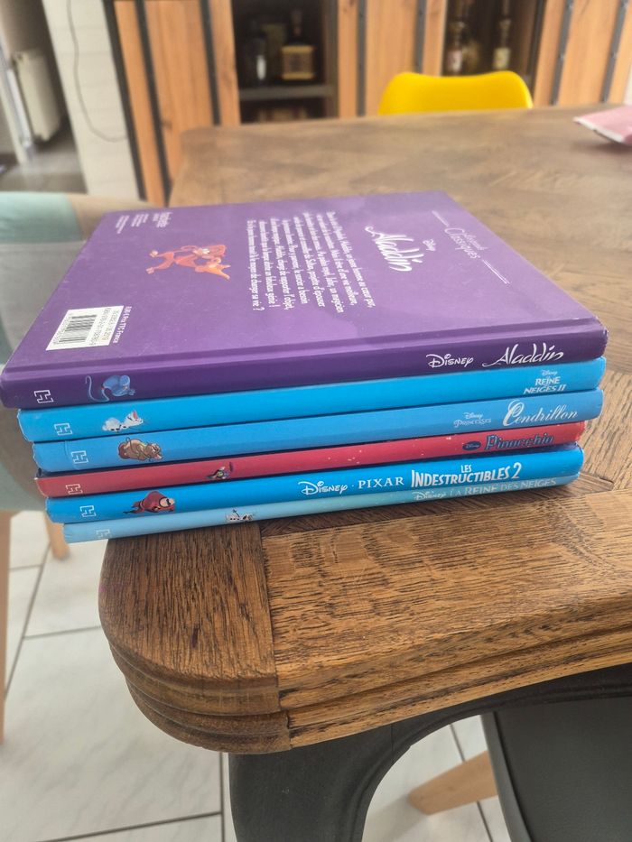 Lot de 6 livres Disney - Collection Les Grands Classiques : Pinocchio, Cendrillon, Reine des neiges, Aladdin, les indestructibles - photo numéro 2
