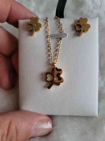 Chaine et boucles d oreilles trefles