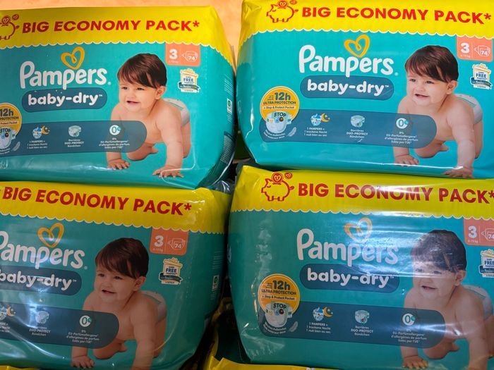 1 paquet de couches Pampers taille 3