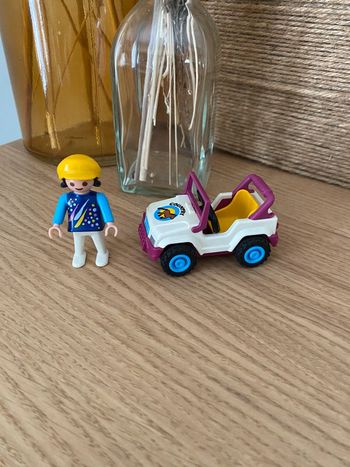 Enfant avec voiture Playmobil