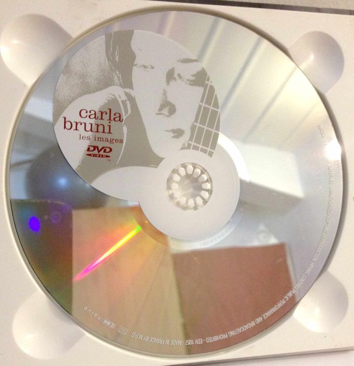 CD musique Carla Bruni quelqu'un m'a dit - photo numéro 6