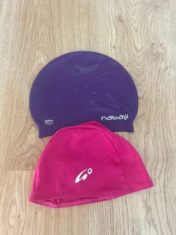 2 Bonnets de bain junior plastique et tissu