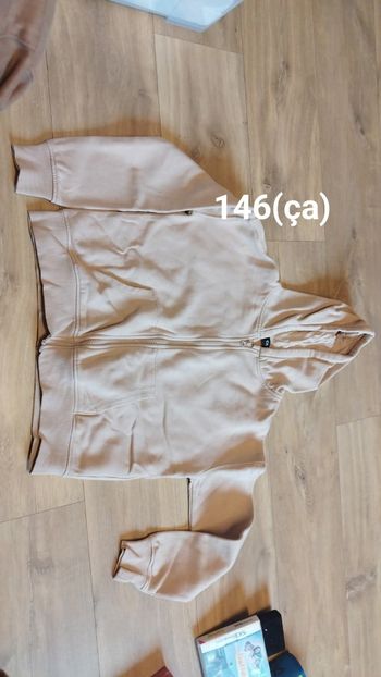 Pull / gilet fille taille 146